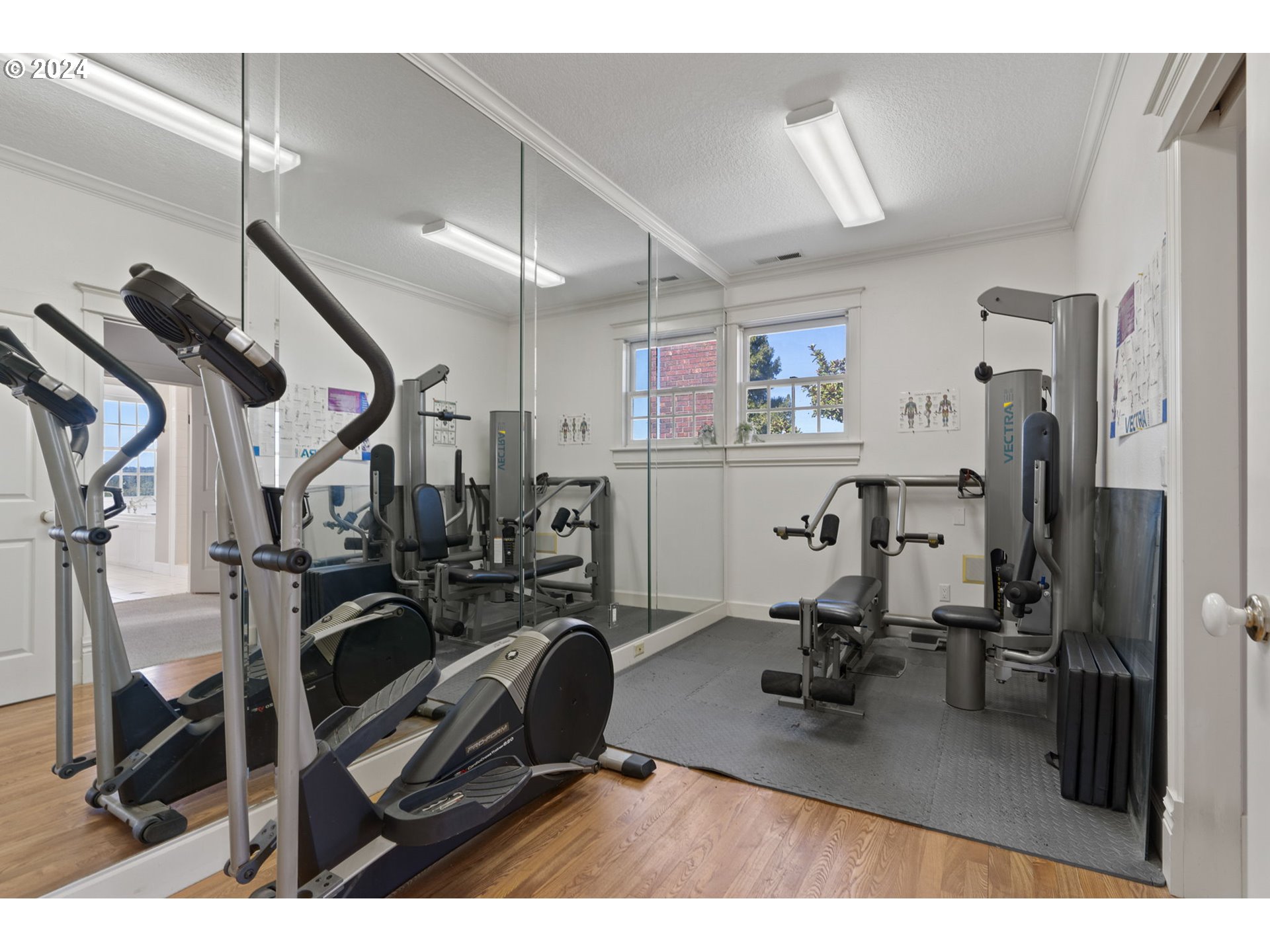10695 South Bremer Road Canby, OR 97013 - Photo 19 of 44 a view of a room with gym equipment