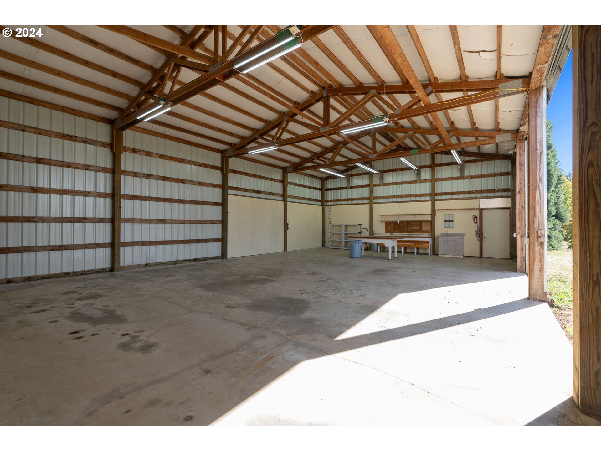 10695 South Bremer Road Canby, OR 97013 - Photo 35 of 44 a view of a room with gym equipment