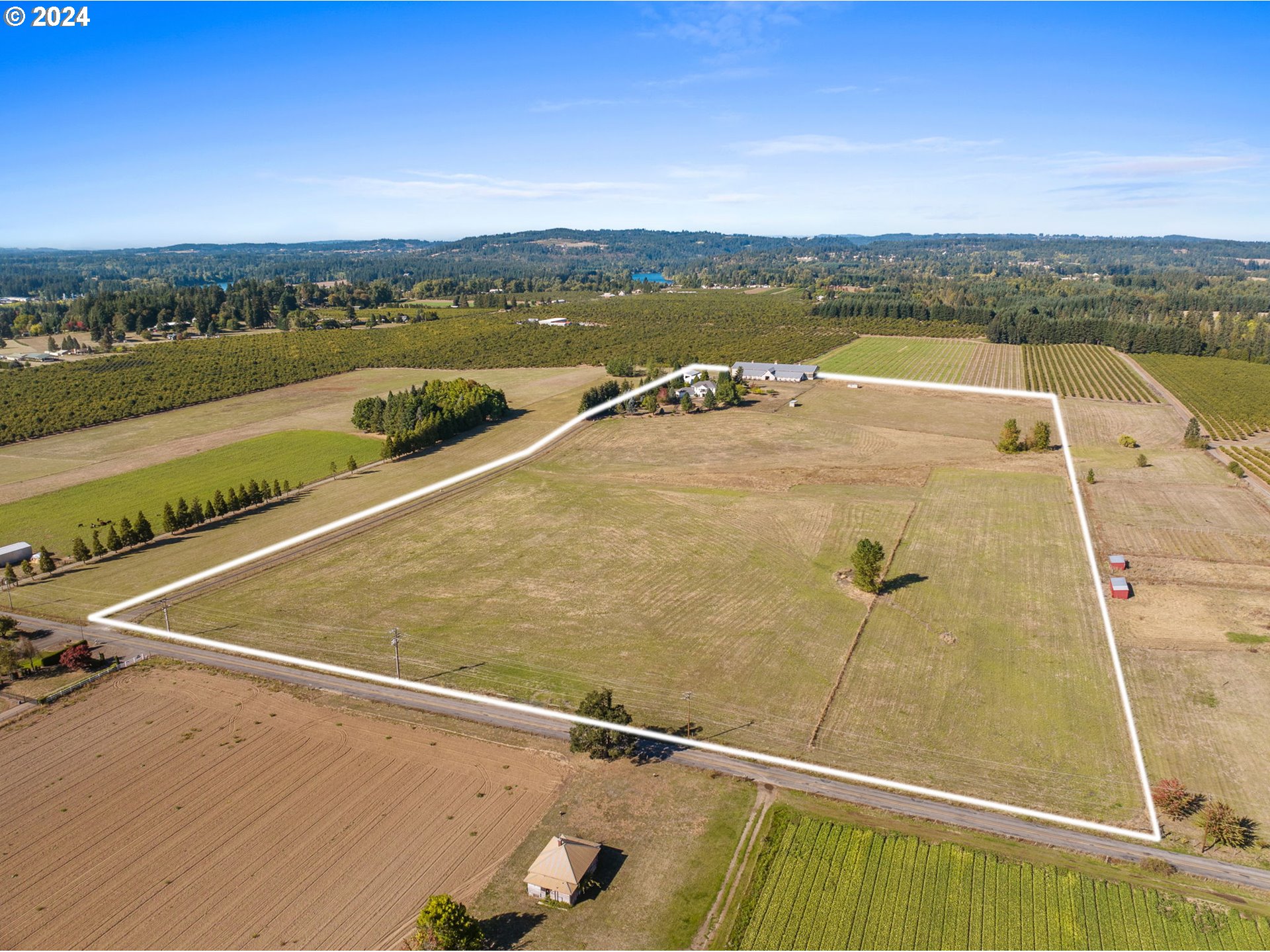 10695 South Bremer Road Canby, OR 97013 - Photo 42 of 44 a view of a swimming pool and lake view
