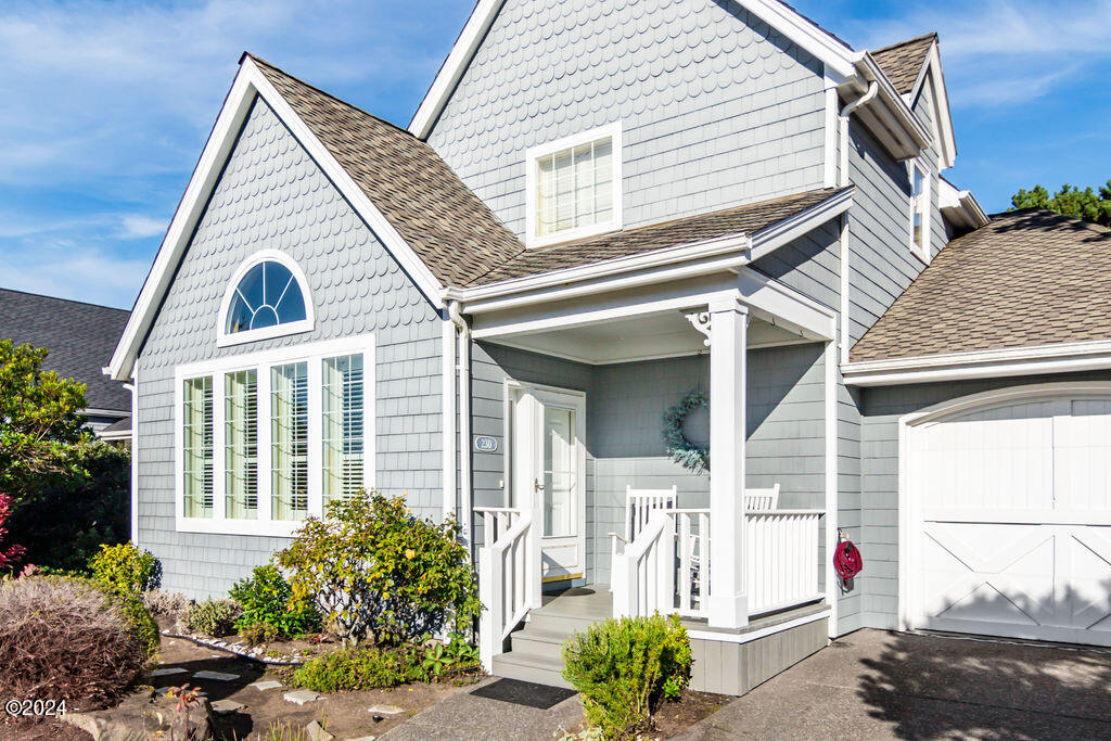 230 Southwest 61 Street Newport, OR 97366 - Photo 4 of 43 230SW61stSt-web-4