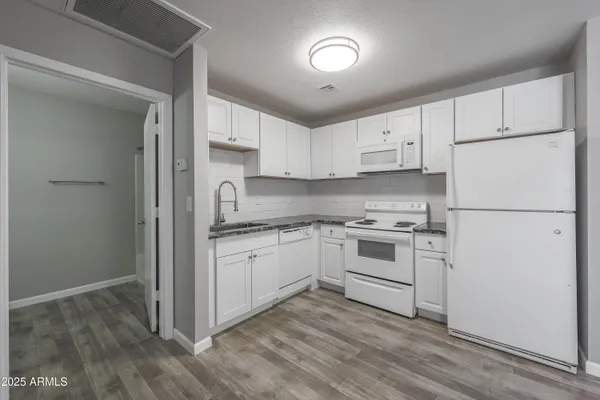 $1,550 | 16033 North 25th Street, Unit 214, Phoenix, AZ 85032