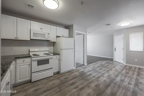 $1,495 | 16033 North 25th Street, Unit 214, Phoenix, AZ 85032