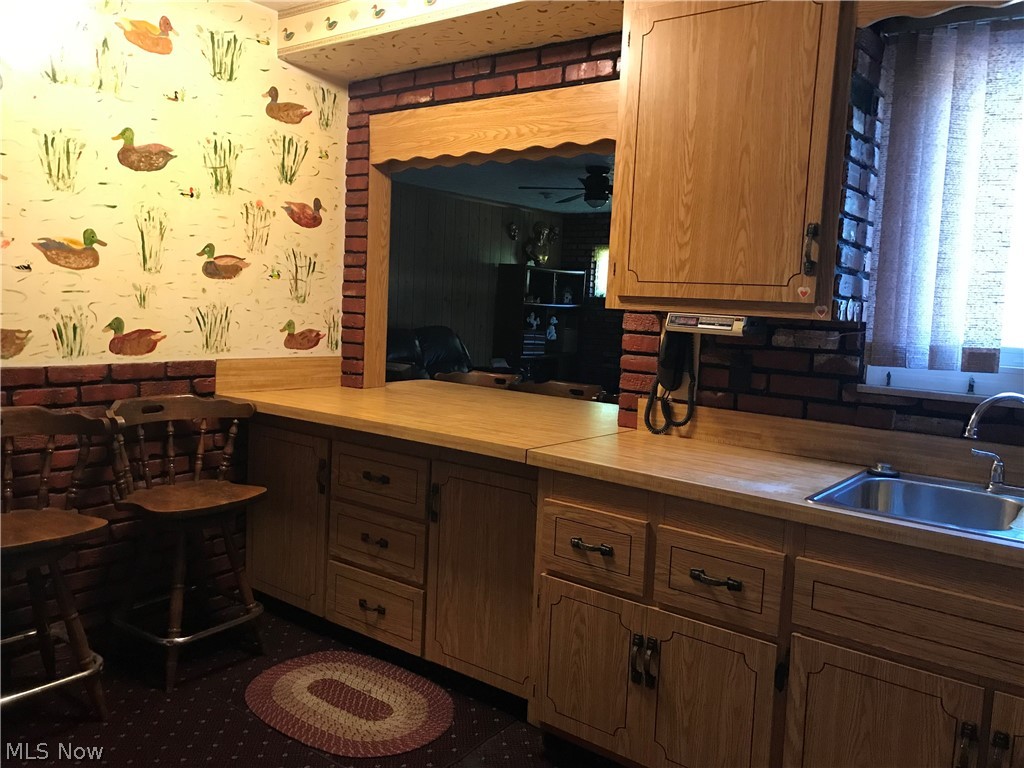 1167 Brainard Road Lyndhurst, OH 44124 - Photo 15 of 27 Kitchen w 2 Sided Breakfast Bar