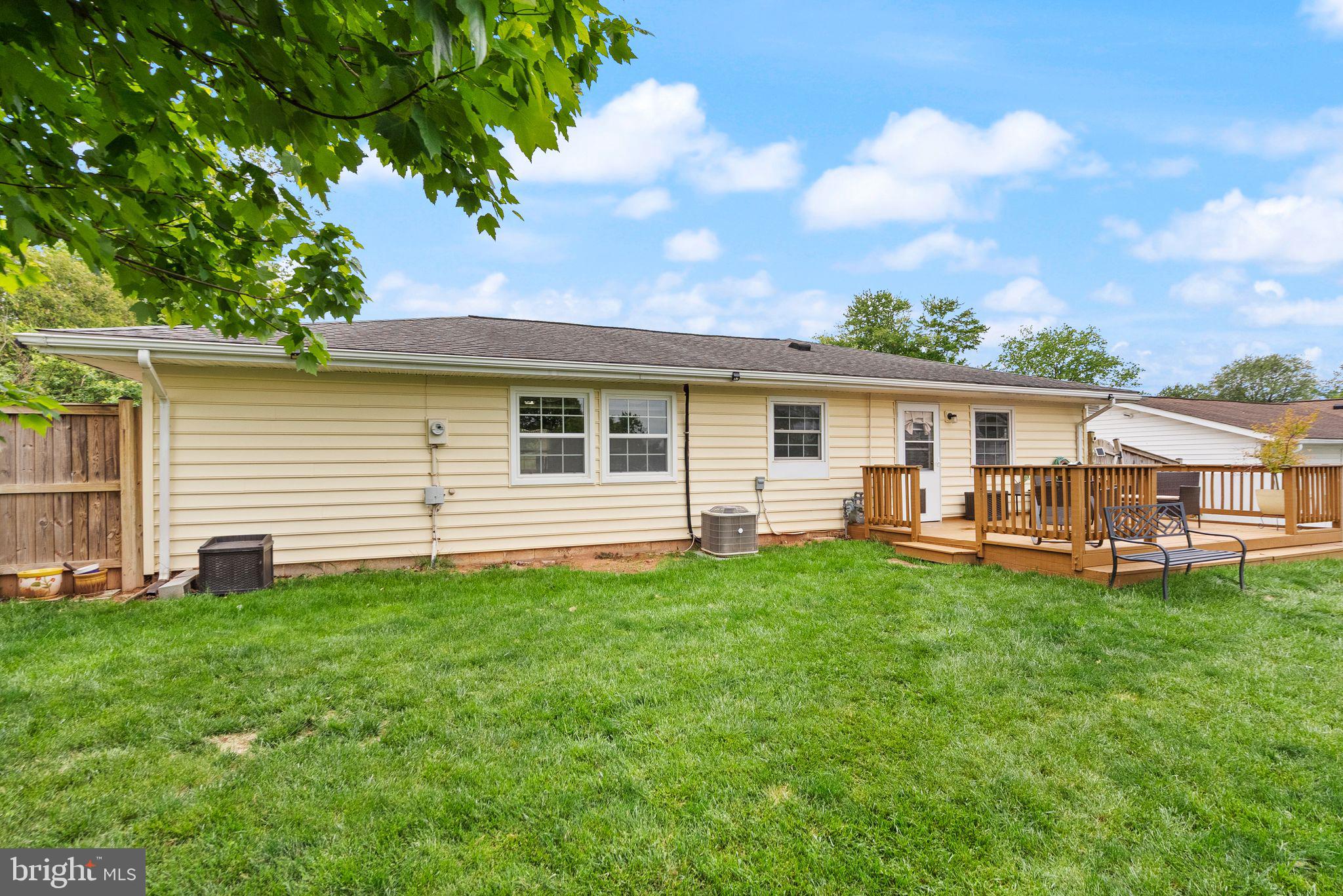 514 West Nettle Tree Road Sterling, VA 20164 - Photo 46 of 49 Spacious living out door enjoyment!