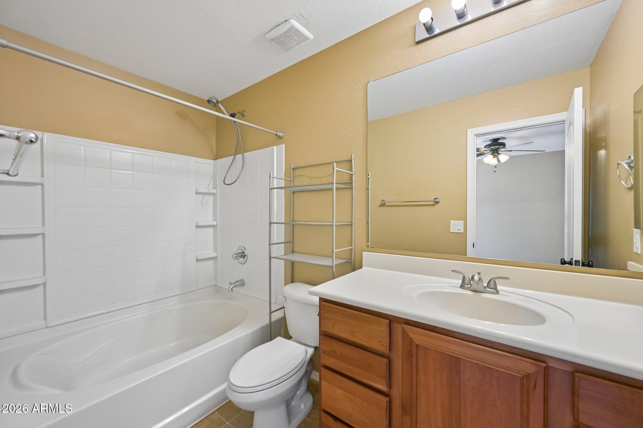 2330 East Pecan Road Phoenix, AZ 85040 - Photo 17 of 30 Primary bath