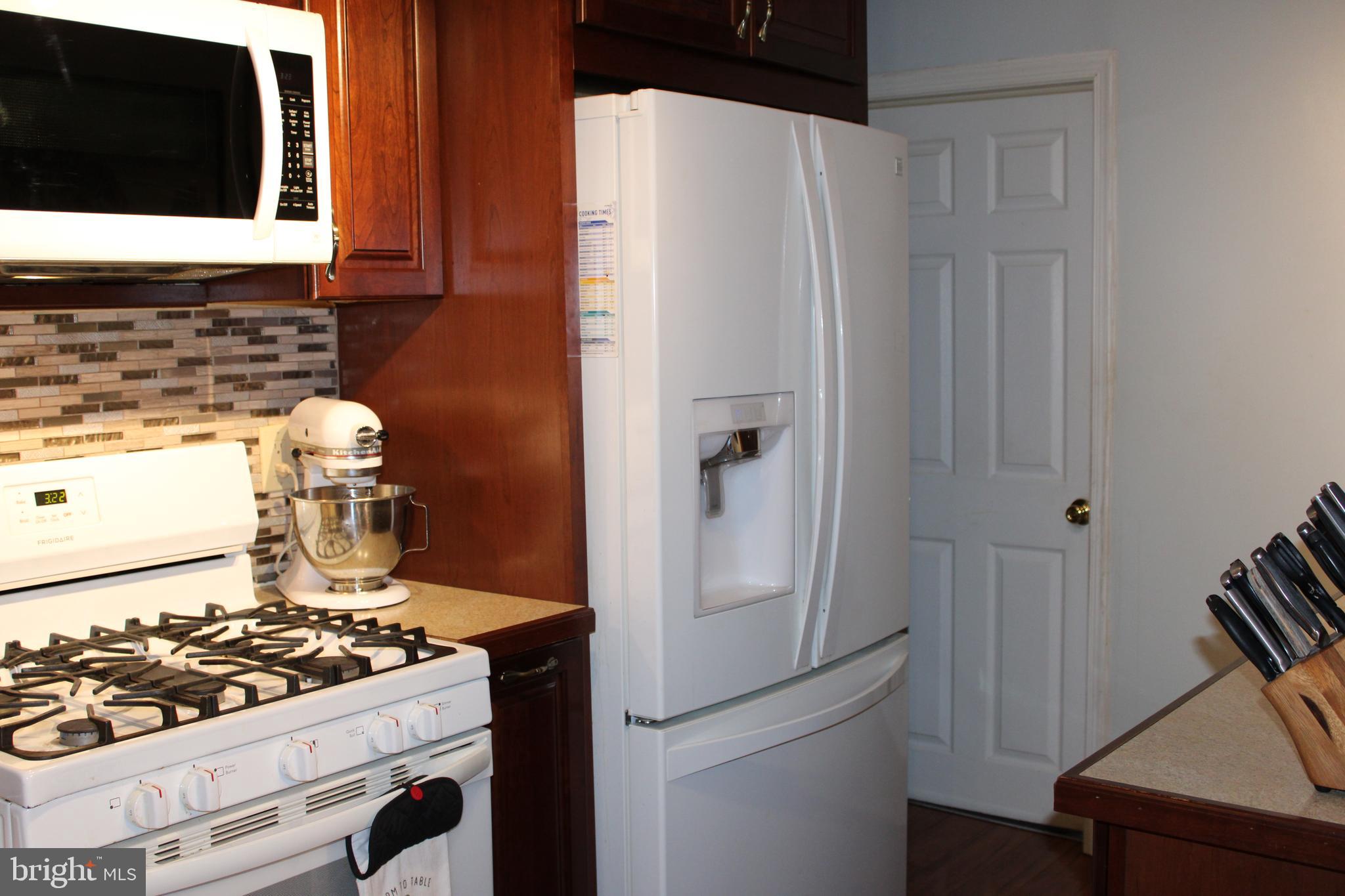 542 Michell Street Ridley Park, PA 19078 - Photo 9 of 34 GAS STOVE