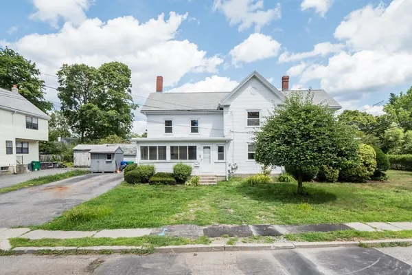 $4,025 | 92 Clinton Place, Unit 1, Newton, MA 02459