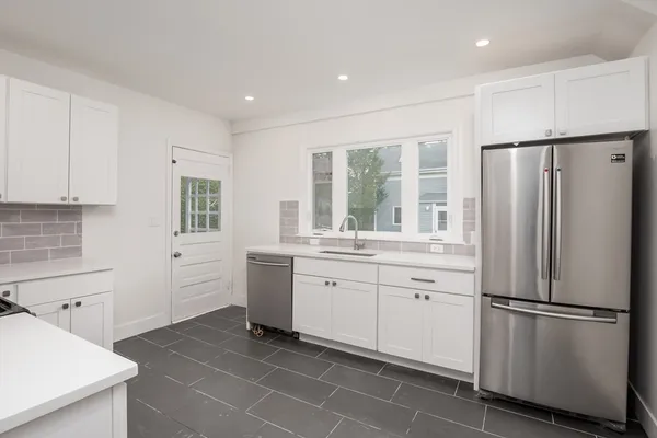 $4,025 | 92 Clinton Place, Unit 1, Newton, MA 02459