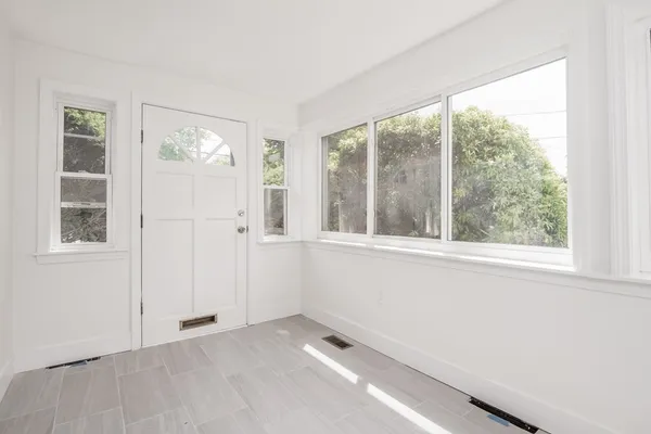 $4,025 | 92 Clinton Place, Unit 1, Newton, MA 02459