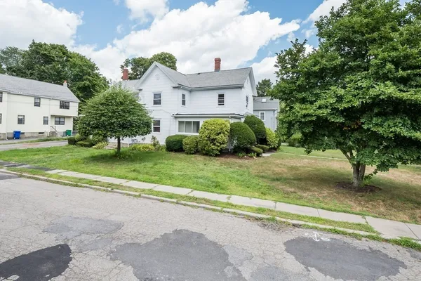 $4,025 | 92 Clinton Place, Unit 1, Newton, MA 02459