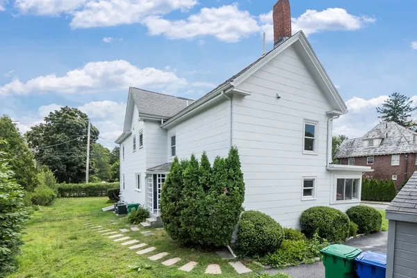 $4,025 | 92 Clinton Place, Unit 1, Newton, MA 02459