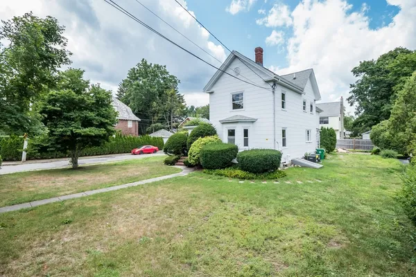 $4,025 | 92 Clinton Place, Unit 1, Newton, MA 02459