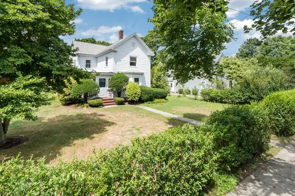 $4,025 | 92 Clinton Place, Unit 1, Newton, MA 02459