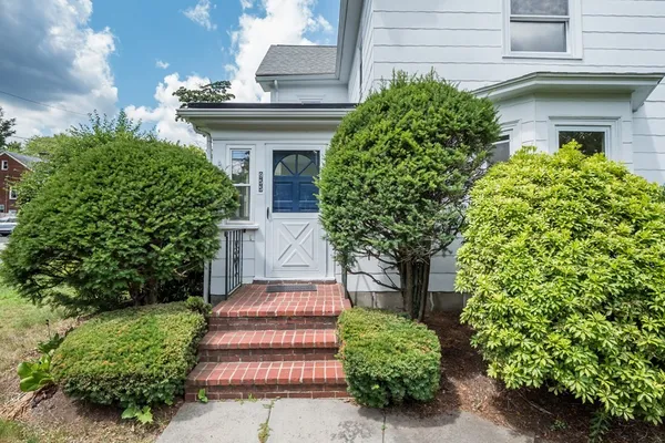 $4,025 | 92 Clinton Place, Unit 1, Newton, MA 02459