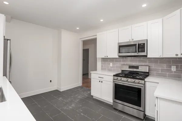 $4,025 | 92 Clinton Place, Unit 1, Newton, MA 02459