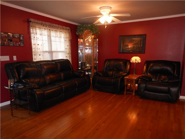 1898 Rock Church Road Charlotte, TN 37036 - Photo 8 of 16 View 2 of living room