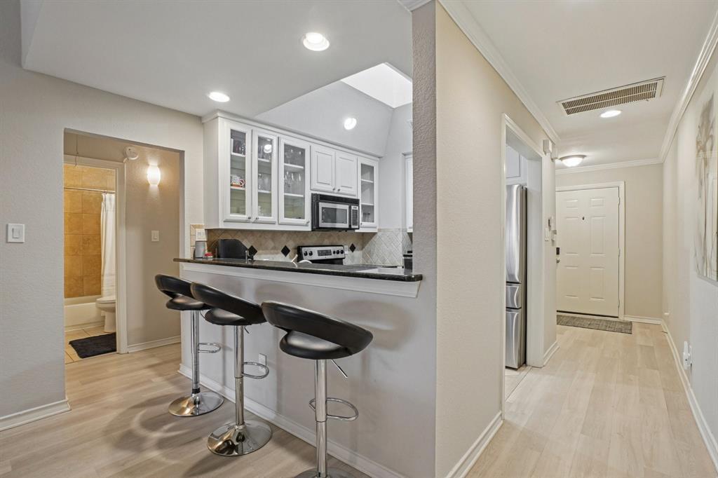 9437 Timberleaf Drive Dallas, TX 75243 - Photo 12 of 35