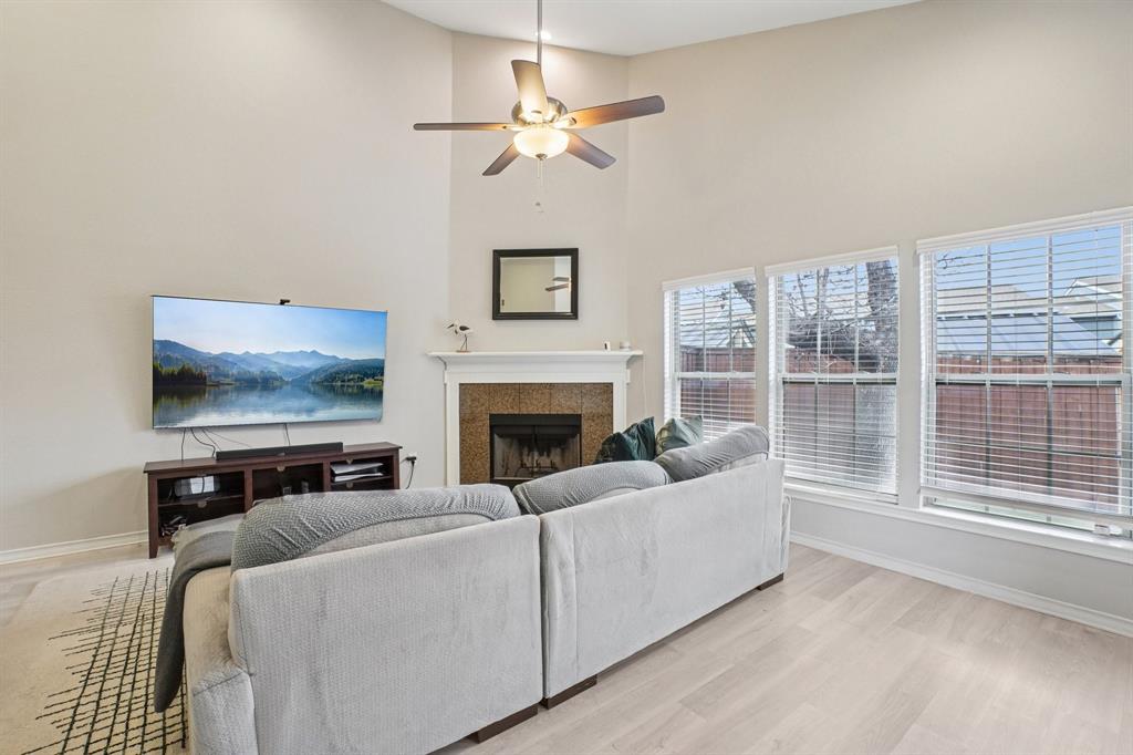 9437 Timberleaf Drive Dallas, TX 75243 - Photo 5 of 35