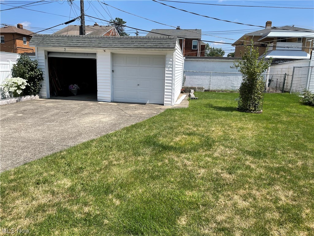 6325 Stanbury Road Parma, OH 44129 - Photo 5 of 35