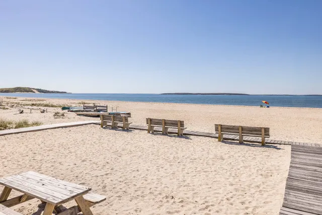 a view of a tennis court