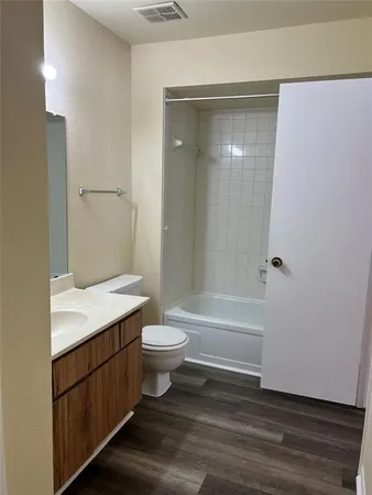 $1,175 | 16111 Aspenglen Drive, Unit 206, Houston, TX 77084