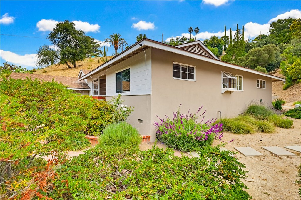 9522 Cedarvale Road Tujunga, CA 91042 - Photo 12 of 68