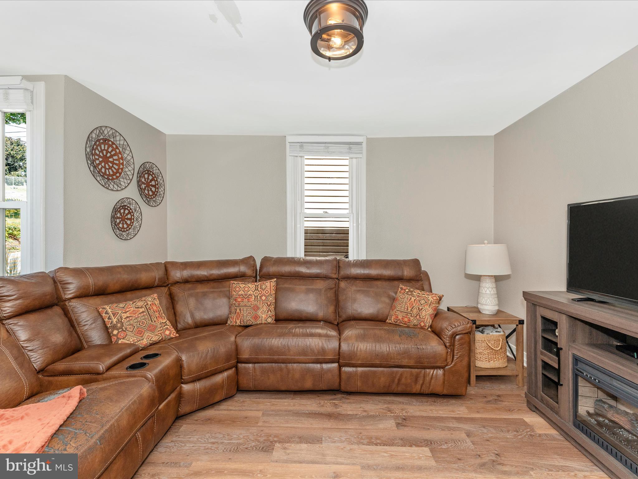 129 Cottage Street Waynesboro, PA 17268 - Photo 7 of 42 Living Room