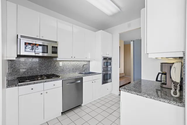 $2,640,000 | 200 Riverside Boulevard, Unit 7A | Upper West Side