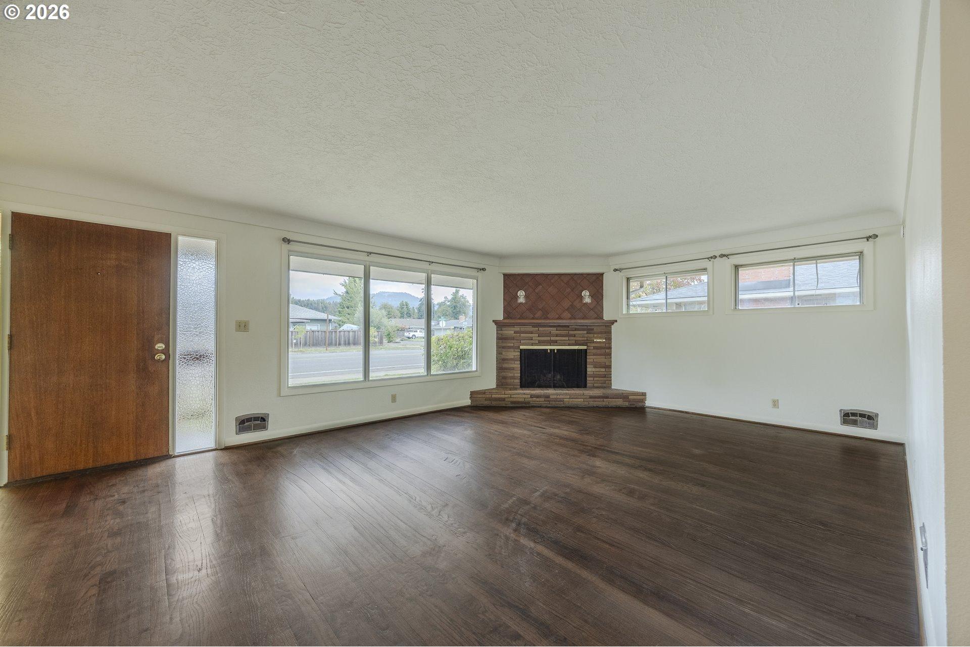 75 Hayden Bridge Way Springfield, OR 97477 - Photo 9 of 36 Gallery Image 9