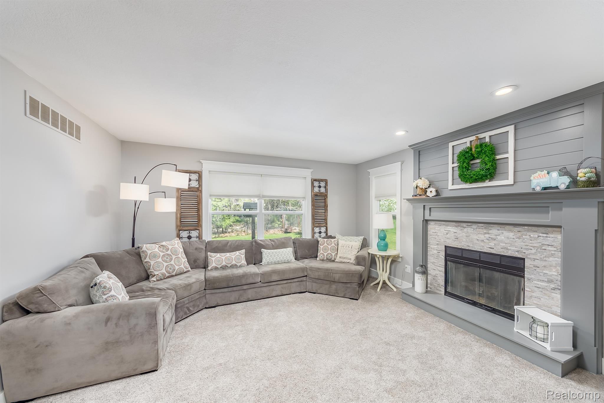 9855 Viewcrest Court Howell, MI 48843 - Photo 8 of 30 Great room with gas fireplace