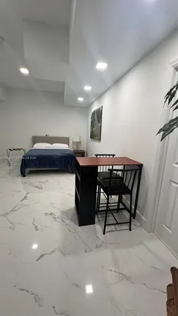 $1,300 | 10042 Southwest 161st Avenue, Miami, FL 33196