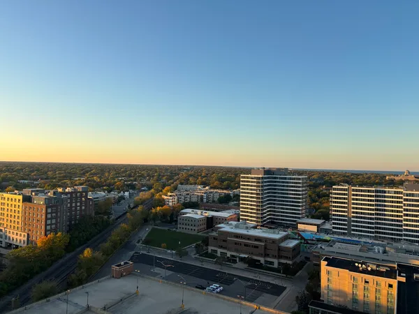 $4,200 | 1720 Maple Avenue, Unit 2120, Evanston, IL 60201