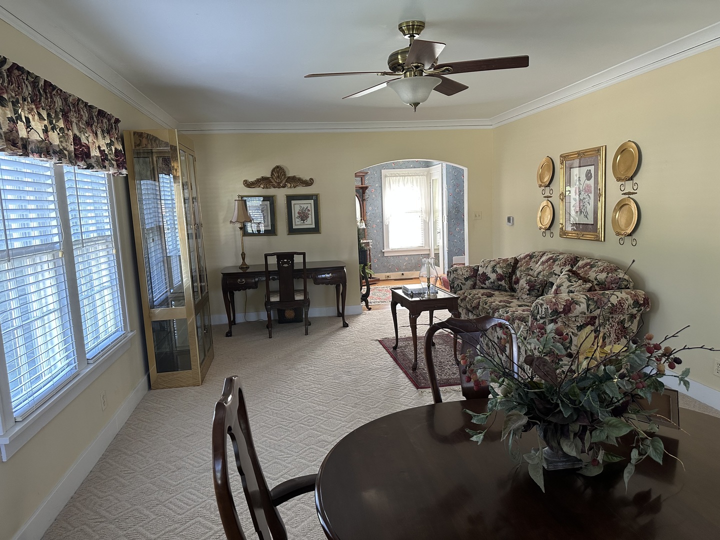 701 Chambers Street Ottawa, IL 61350 - Photo 12 of 32 a view of a livingroom and dining room