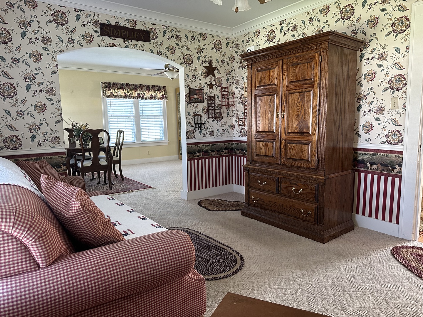 701 Chambers Street Ottawa, IL 61350 - Photo 15 of 32 a living room with furniture and a window