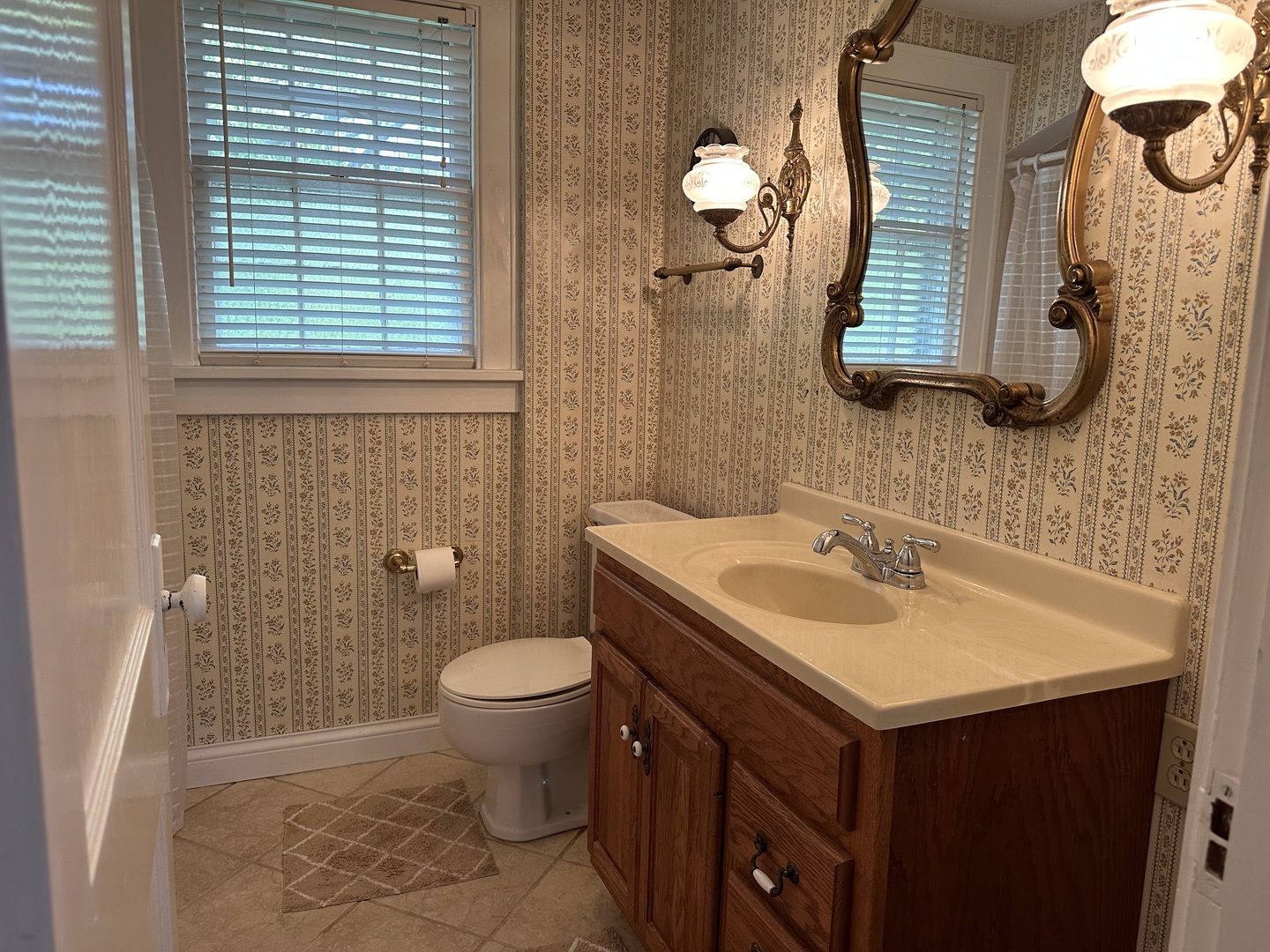 701 Chambers Street Ottawa, IL 61350 - Photo 24 of 32 a bathroom with a sink and a mirror