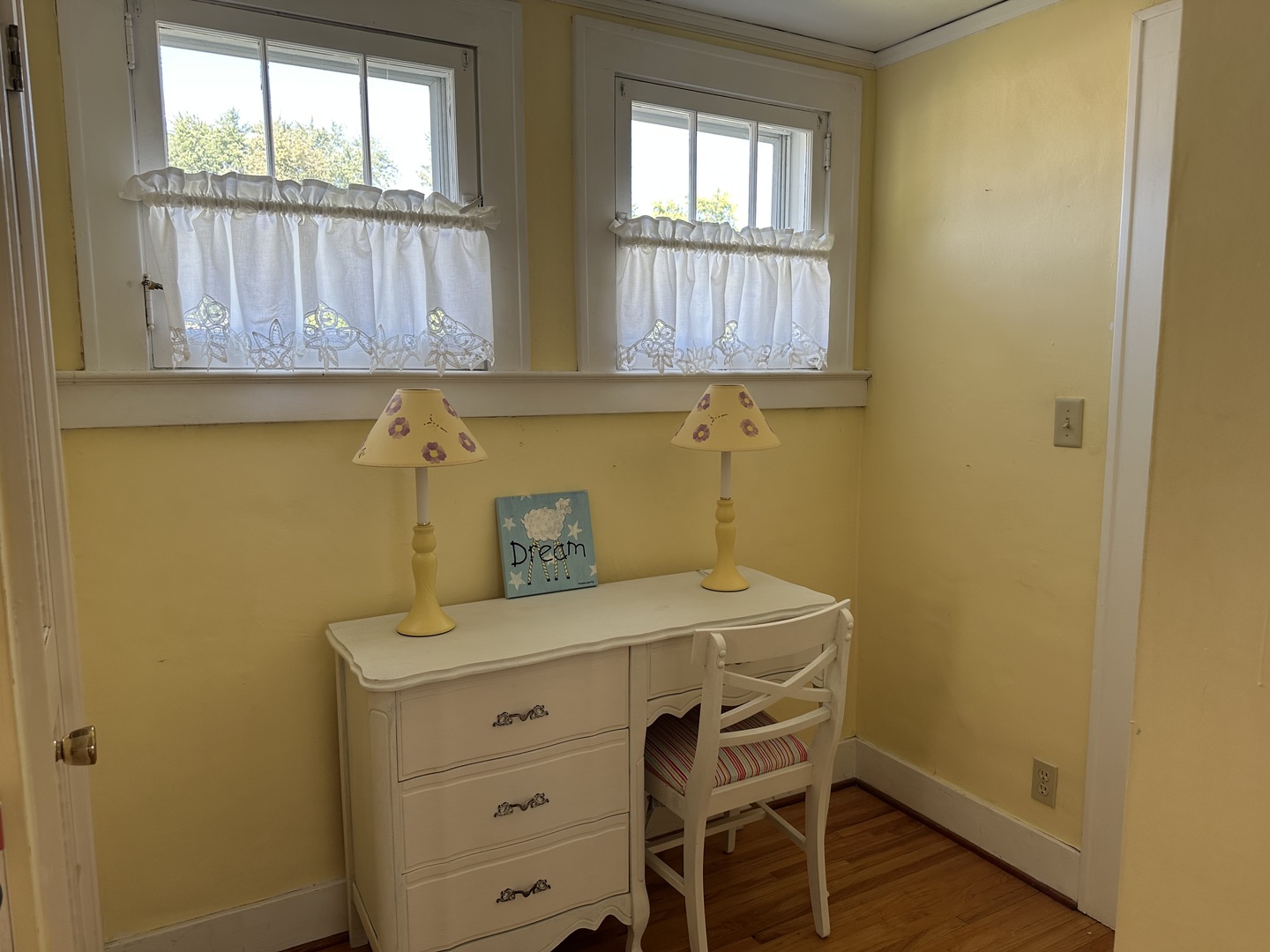 701 Chambers Street Ottawa, IL 61350 - Photo 27 of 32 a room with a window and wooden floor