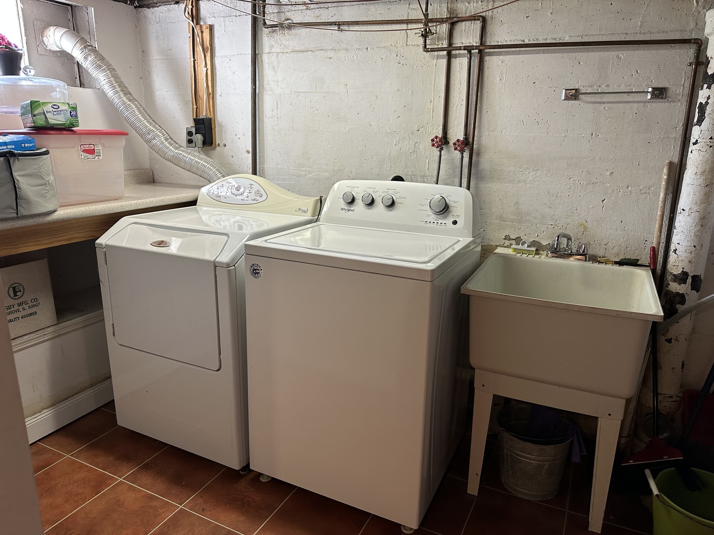 701 Chambers Street Ottawa, IL 61350 - Photo 31 of 32 a utility room with dryer and washer