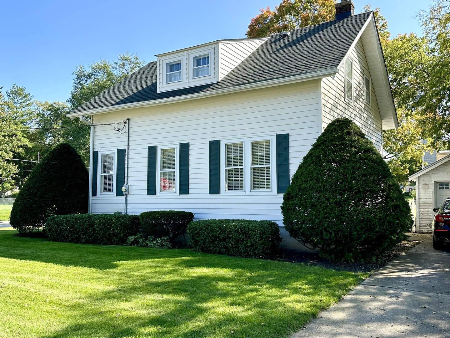 701 Chambers Street Ottawa, IL 61350 - Photo 5 of 32 a view of a house with a yard
