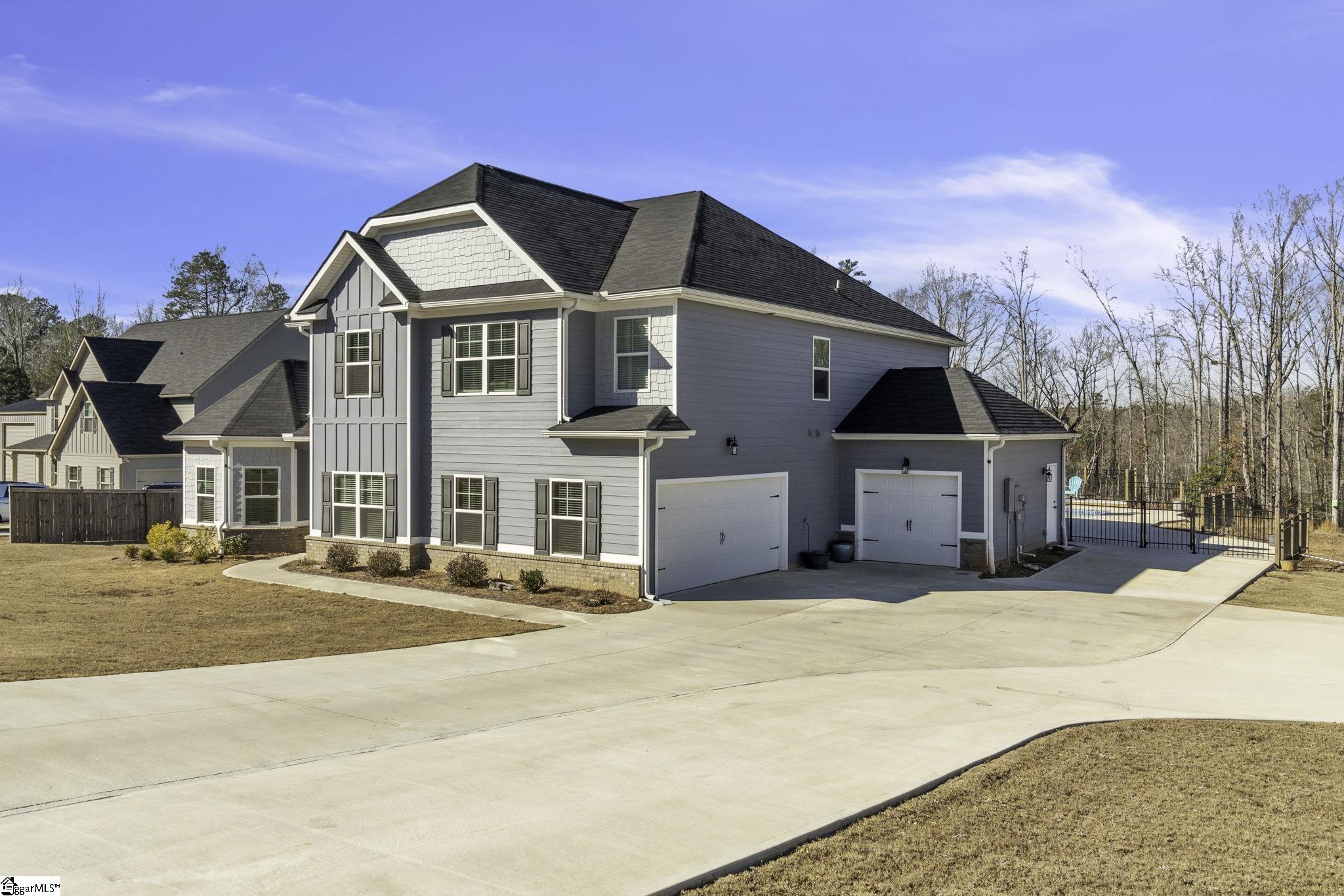 240 White Lillie Farm Road Moore, SC 29369 - Photo 2 of 36 Gallery Image 2