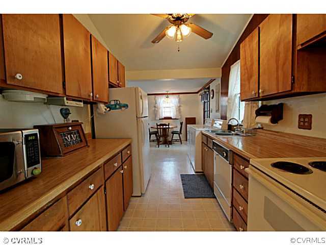 3031 Bensley Road North Chesterfield, VA 23237 - Photo 4 of 20 Kitchen