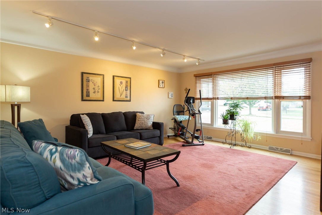 4821 Fairlawn Road Cleveland, OH 44124 - Photo 6 of 20 Gallery Image 6