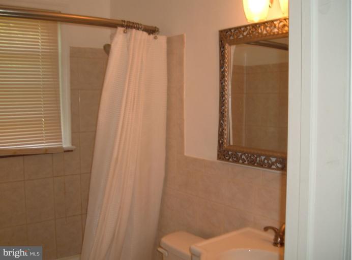 6512 Horseshoe Road Clinton, MD 20735 - Photo 3 of 20 Bath