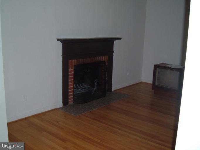 6512 Horseshoe Road Clinton, MD 20735 - Photo 8 of 20 Living Room