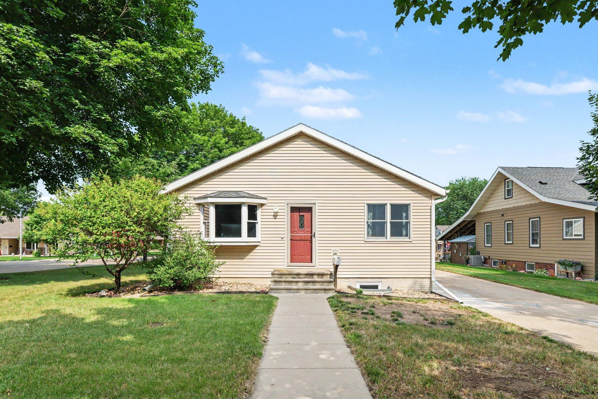 920 North Spring Street Luverne, MN 56156 - Photo 2 of 25