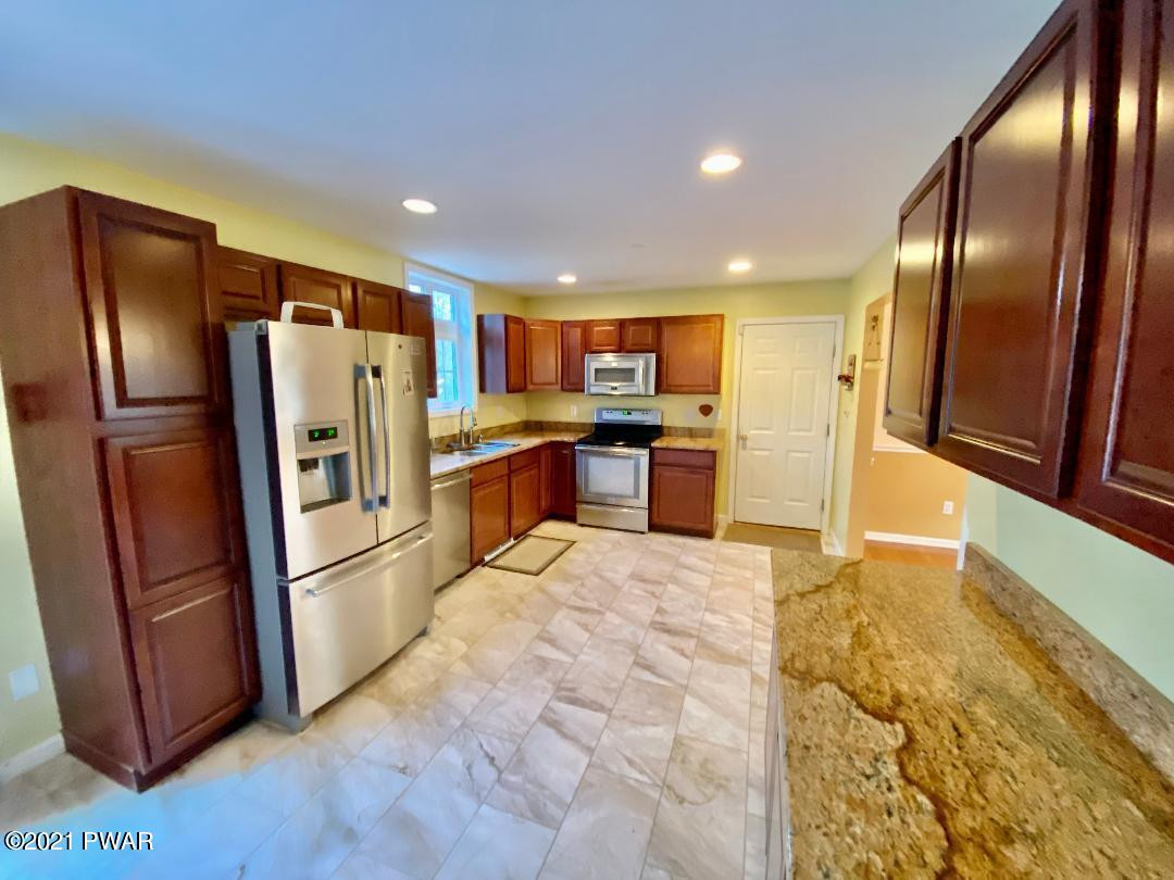 125 Johnson Road Milford, PA 18337 - Photo 3 of 27