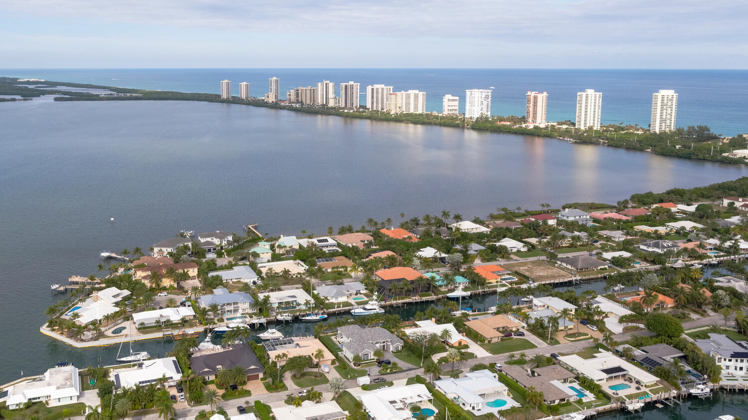 1041 Gulfstream Way Riviera Beach, FL 33404 - Photo 13 of 39