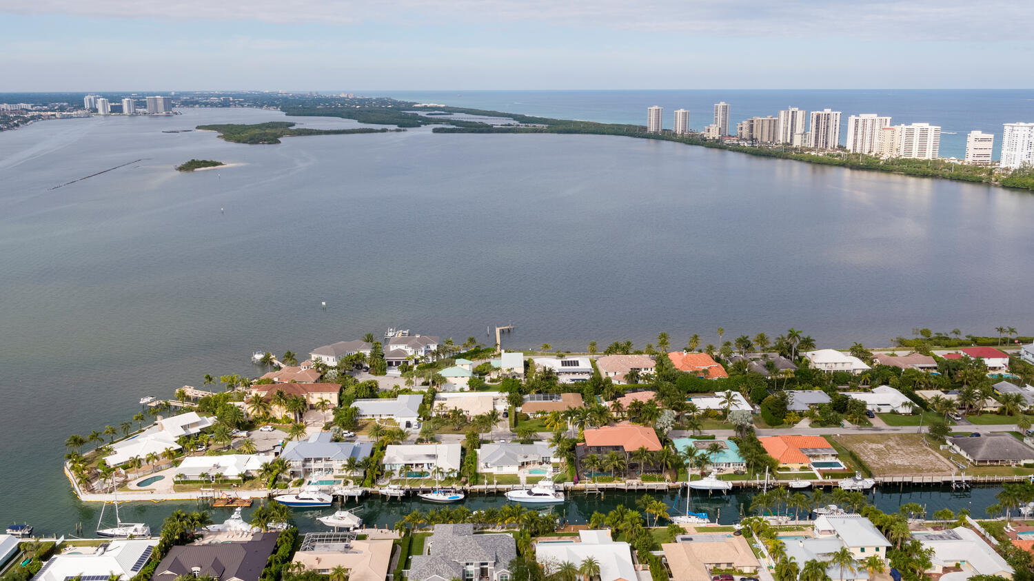 1041 Gulfstream Way Riviera Beach, FL 33404 - Photo 14 of 39