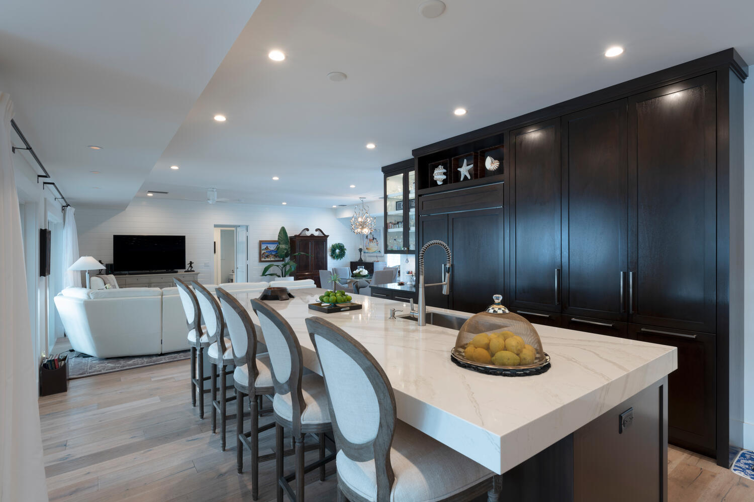 1041 Gulfstream Way Riviera Beach, FL 33404 - Photo 8 of 39 a kitchen with a table and chairs