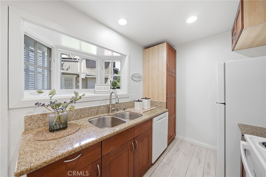 185 Streamwood Irvine, CA 92620 - Photo 9 of 29