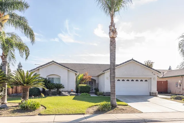 $495,000 | 586 West Lindquist Street, Kingsburg, CA 93631